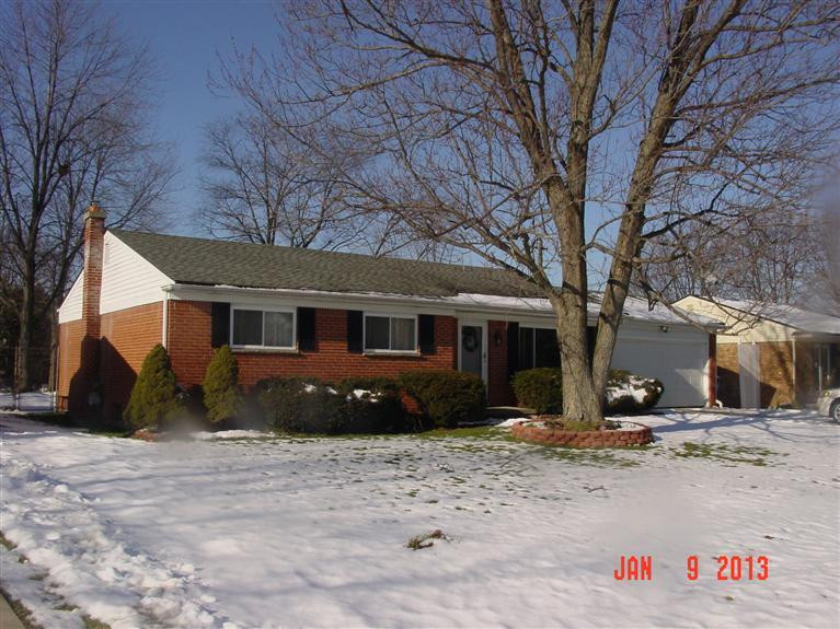 Large yard - fenced in back