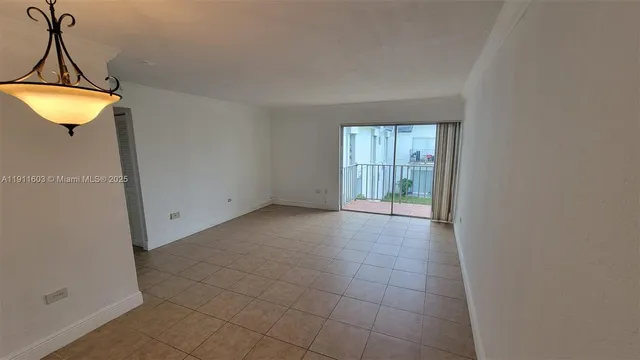 $230,000 | 7232 Southwest 94th Place, Unit E7, Miami, FL 33173