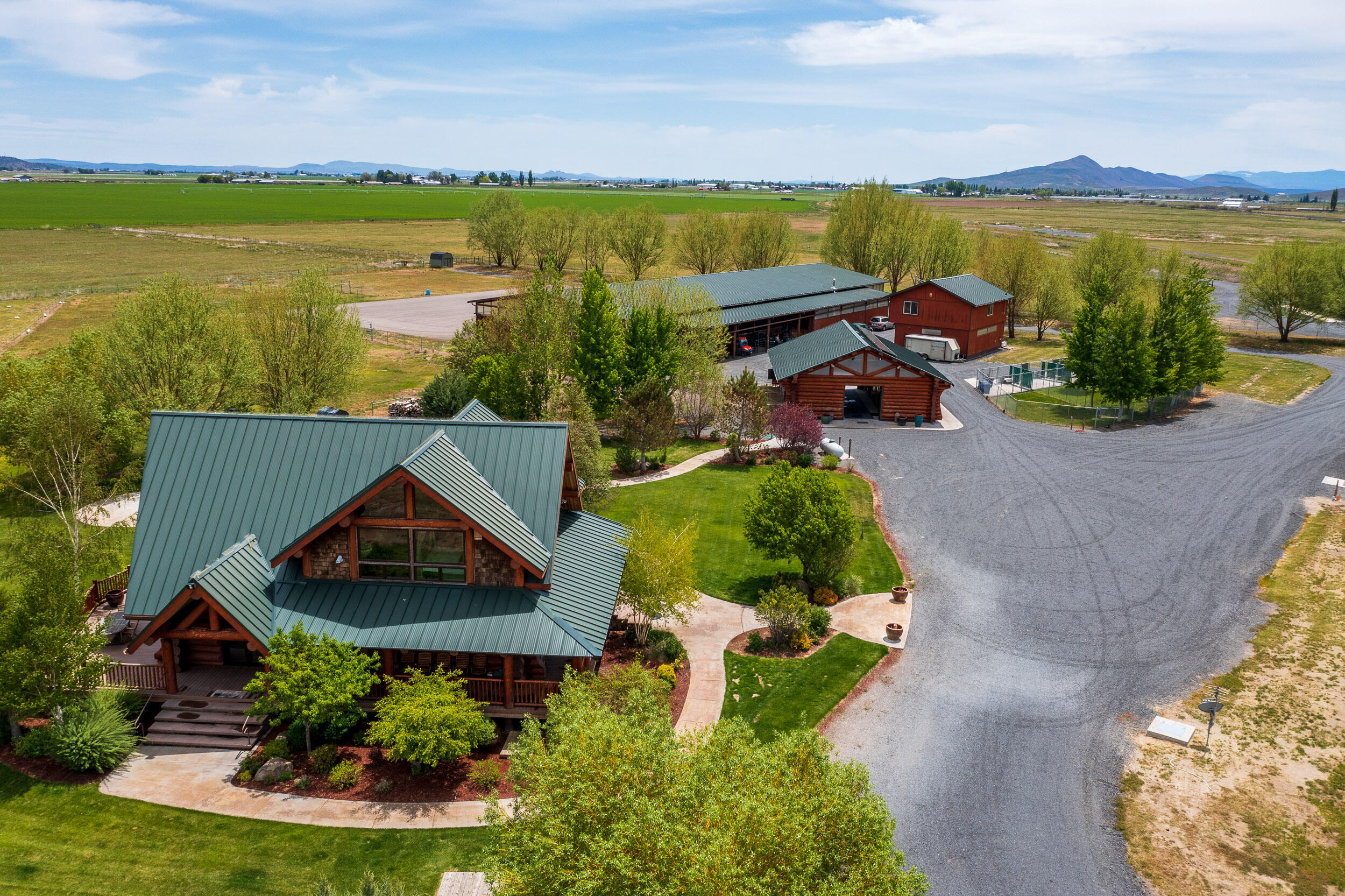 18010 Hill Road Klamath Falls, OR 97603 - Photo 6 of 57 02_18010HillRd-085