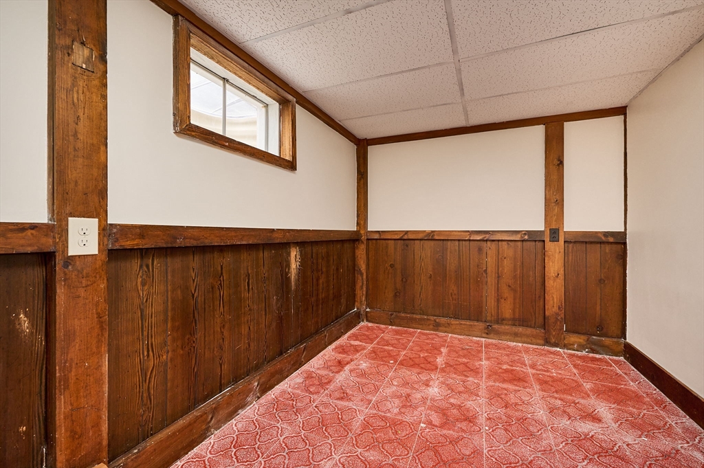 72 North Main Street New Salem, MA 01355 - Photo 19 of 29 a view of a entryway