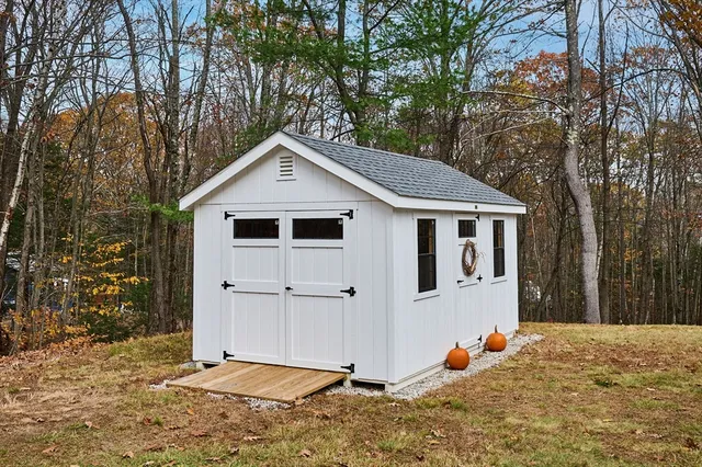 a view of outside area