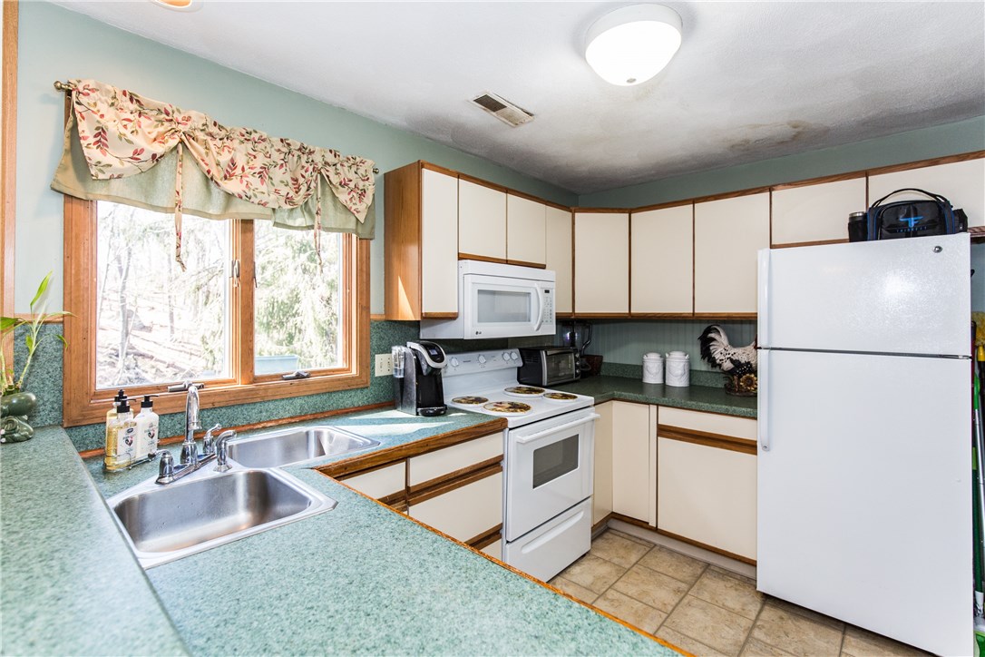94 Toll Gate Road Warwick, RI 02886 - Photo 10 of 31 Kitchen
