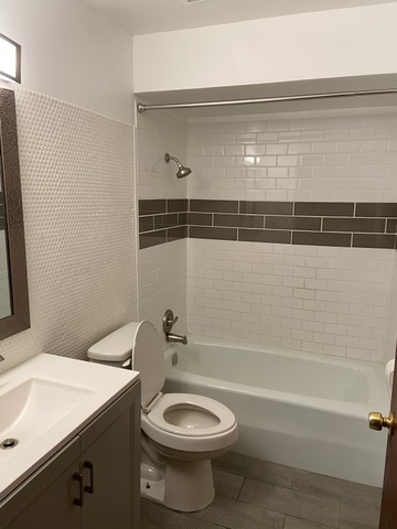 903 Elder Road, Unit 4 Homewood, IL 60430 - Photo 9 of 17 a bathroom with a toilet a sink and bathtub