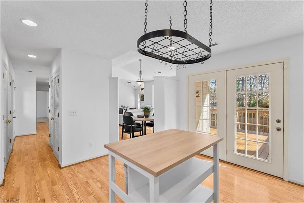 402 Shadybrook Road High Point, NC 27265 - Photo 18 of 38 Kitchen