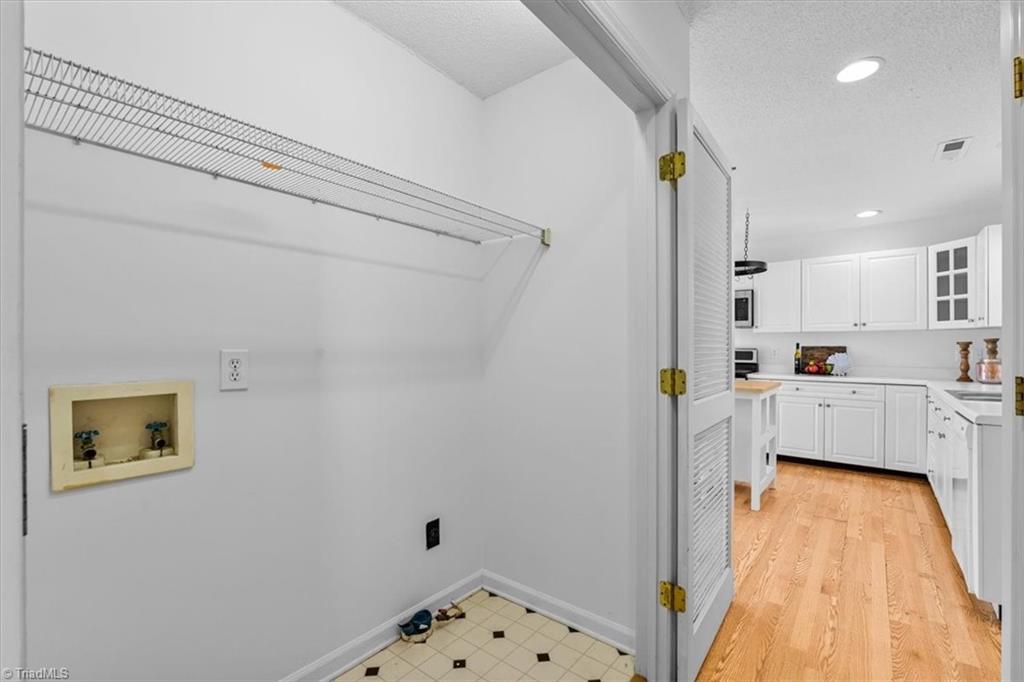 402 Shadybrook Road High Point, NC 27265 - Photo 20 of 38 Laundry