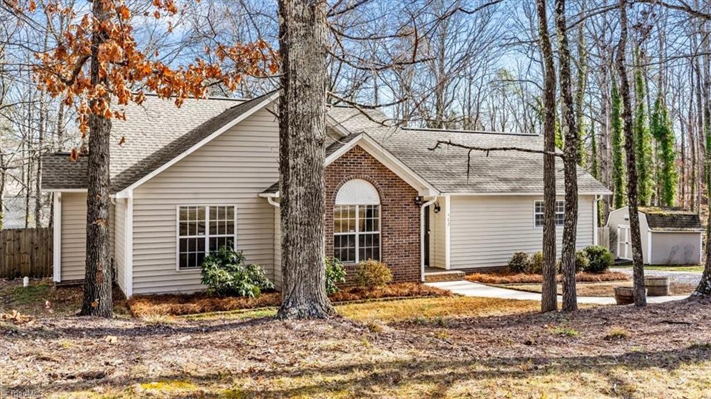 402 Shadybrook Road High Point, NC 27265 - Photo 3 of 38