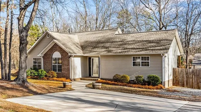 $254,900 | 402 Shadybrook Road, High Point, NC 27265
