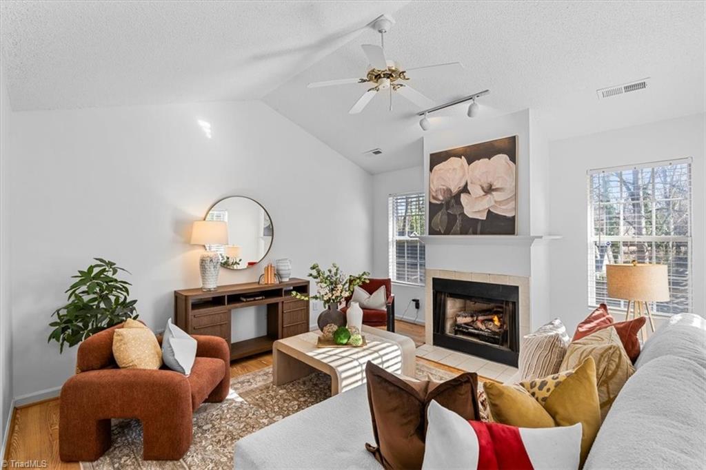 402 Shadybrook Road High Point, NC 27265 - Photo 7 of 38 Living Room