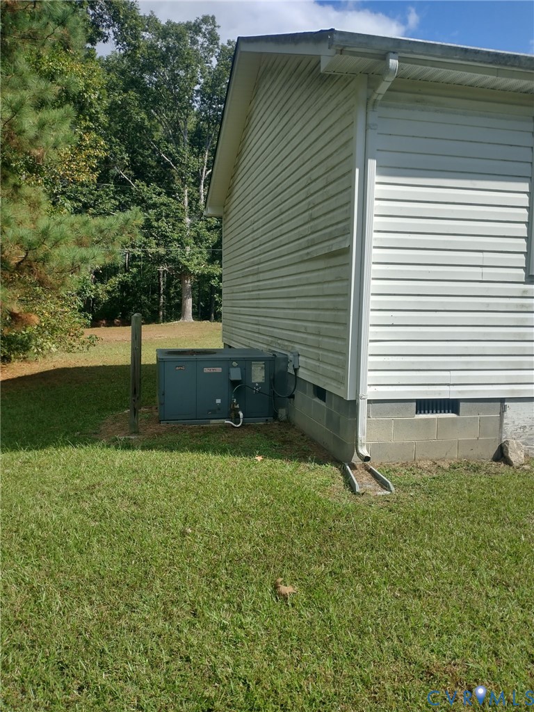 11568 Jerusalem Plank Road Waverly, VA 23890 - Photo 5 of 9 a view of a backyard