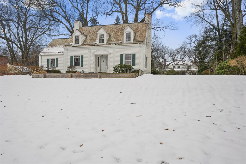 33 Severn Street Longmeadow, MA 01106 - Photo 2 of 42 a street sign on the side of building