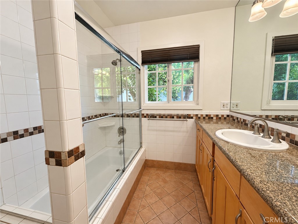 16 Corto Road Arcadia, CA 91007 - Photo 27 of 37 Hallway Full Bathroom