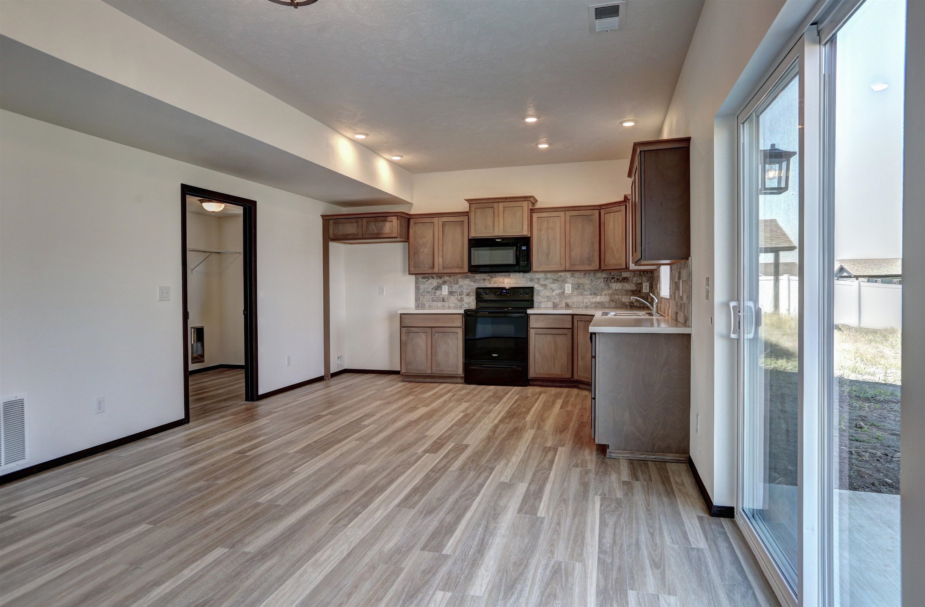 10412 West Lingonberry Road Cheney, WA 99004 - Photo 10 of 30