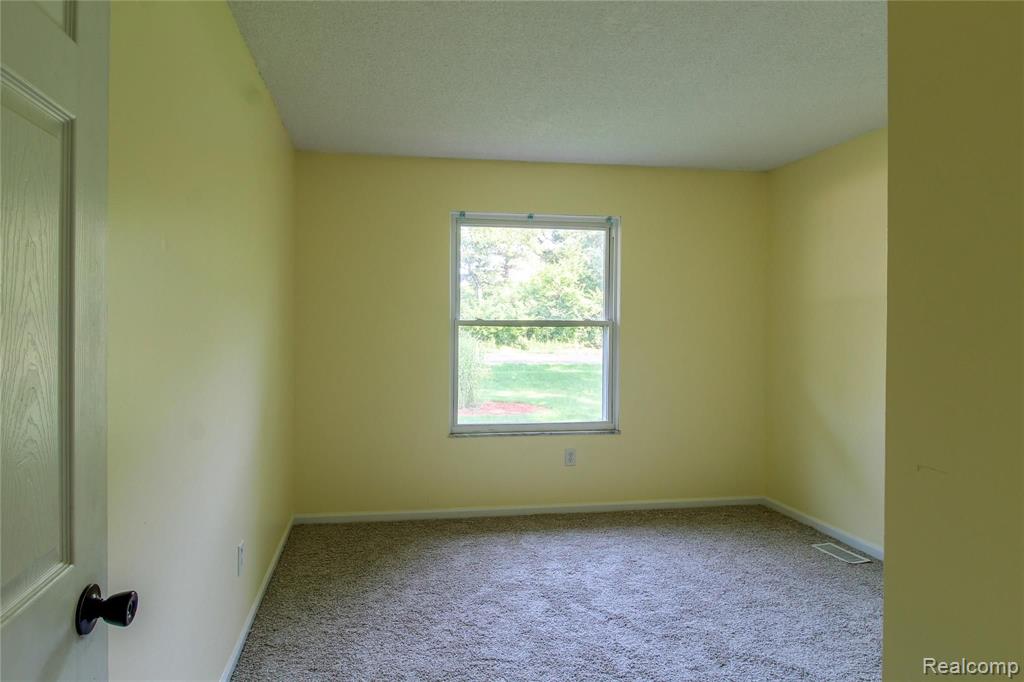10250 County Line Road Ortonville, MI 48462 - Photo 18 of 41