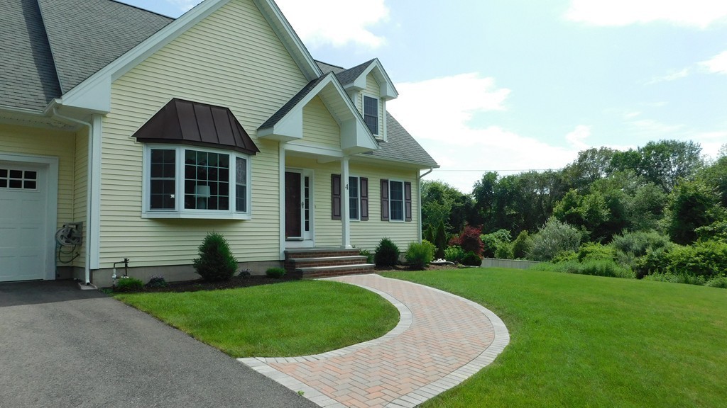 4 Stephen French Road Swansea, MA 02777 - Photo 2 of 30 Gallery Image 2