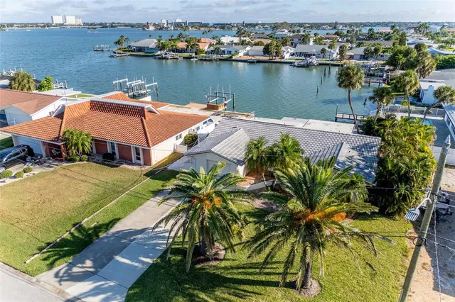 an aerial view of a house with outdoor space and lake view