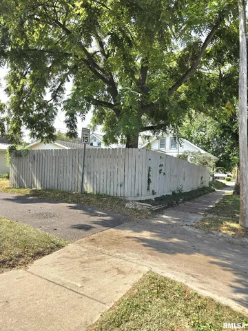 $125,000 | 1030 North 8th Street, Quincy, IL 62301