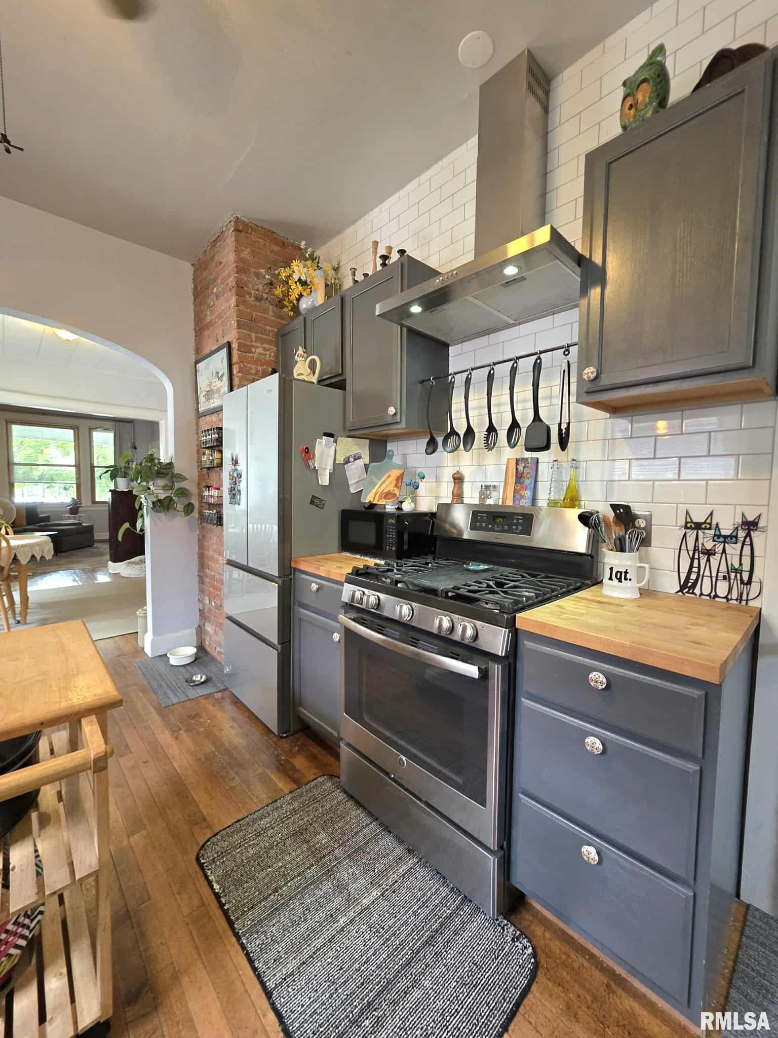 1030 North 8th Street Quincy, IL 62301 - Photo 5 of 46