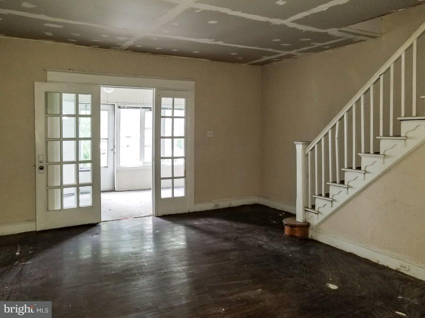862 Marshall Road Sharon Hill, PA 19079 - Photo 3 of 15 Living Room