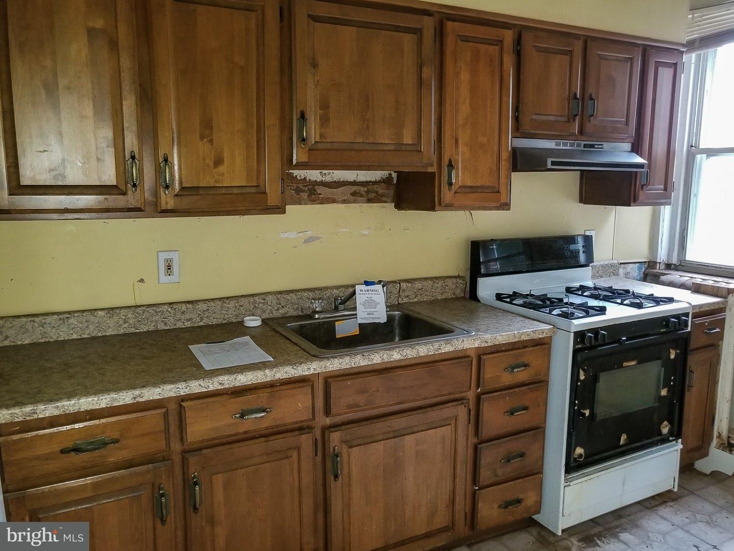 862 Marshall Road Sharon Hill, PA 19079 - Photo 6 of 15 Kitchen