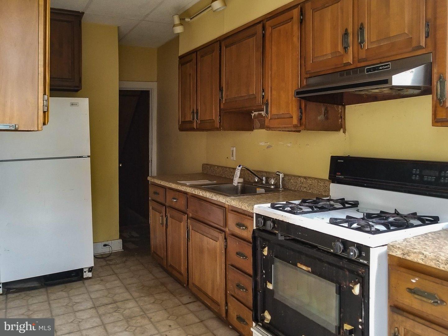 862 Marshall Road Sharon Hill, PA 19079 - Photo 7 of 15 Gallery Image 7