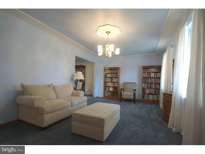 25 New Oak Road Mickleton, NJ 08056 - Photo 3 of 25 Living Room
