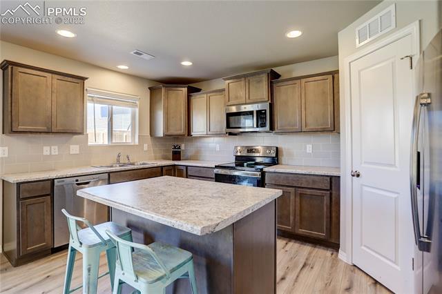 10946 Avena Road Peyton, CO 80831 - Photo 4 of 23 Kitchen