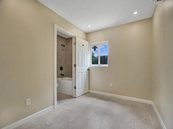 $1,800 | 2442 Garfield Street, Unit 4, Hollywood, FL 33020