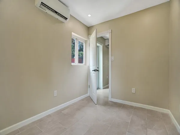 $1,800 | 2442 Garfield Street, Unit 4, Hollywood, FL 33020