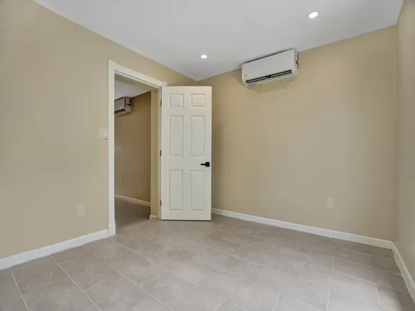 $1,800 | 2442 Garfield Street, Unit 4, Hollywood, FL 33020