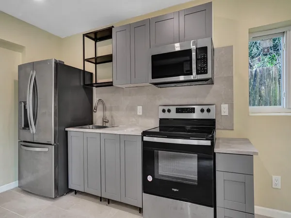 $1,800 | 2442 Garfield Street, Unit 4, Hollywood, FL 33020