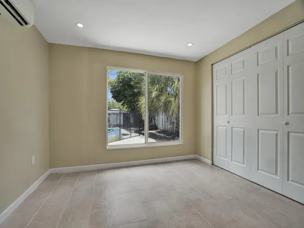 $1,800 | 2442 Garfield Street, Unit 4, Hollywood, FL 33020