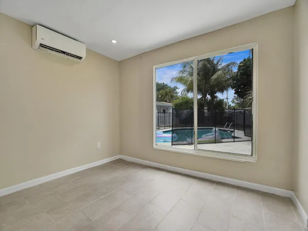 $1,800 | 2442 Garfield Street, Unit 4, Hollywood, FL 33020