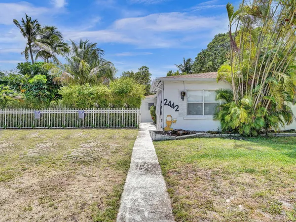 $1,800 | 2442 Garfield Street, Unit 4, Hollywood, FL 33020