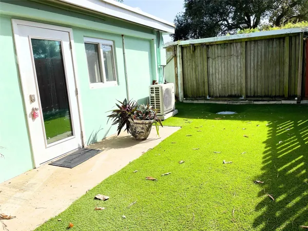 $1,800 | 2442 Garfield Street, Unit 4, Hollywood, FL 33020