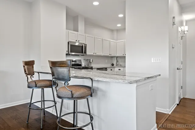 $425,000 | 479 River Bend Road, Unit 111, Naperville, IL 60540