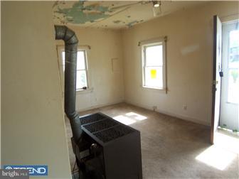 1620 Hurffville Road Sewell, NJ 08080 - Photo 5 of 6 Living Room