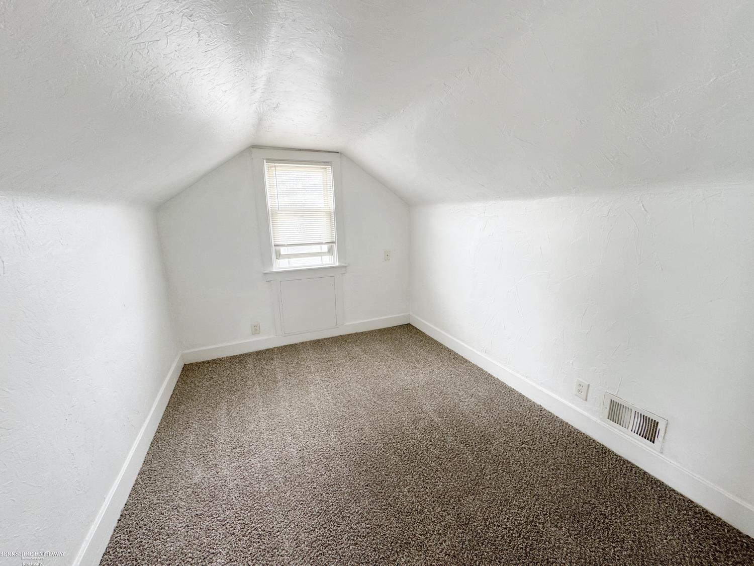 22141 Cushing Avenue Eastpointe, MI 48021 - Photo 16 of 21