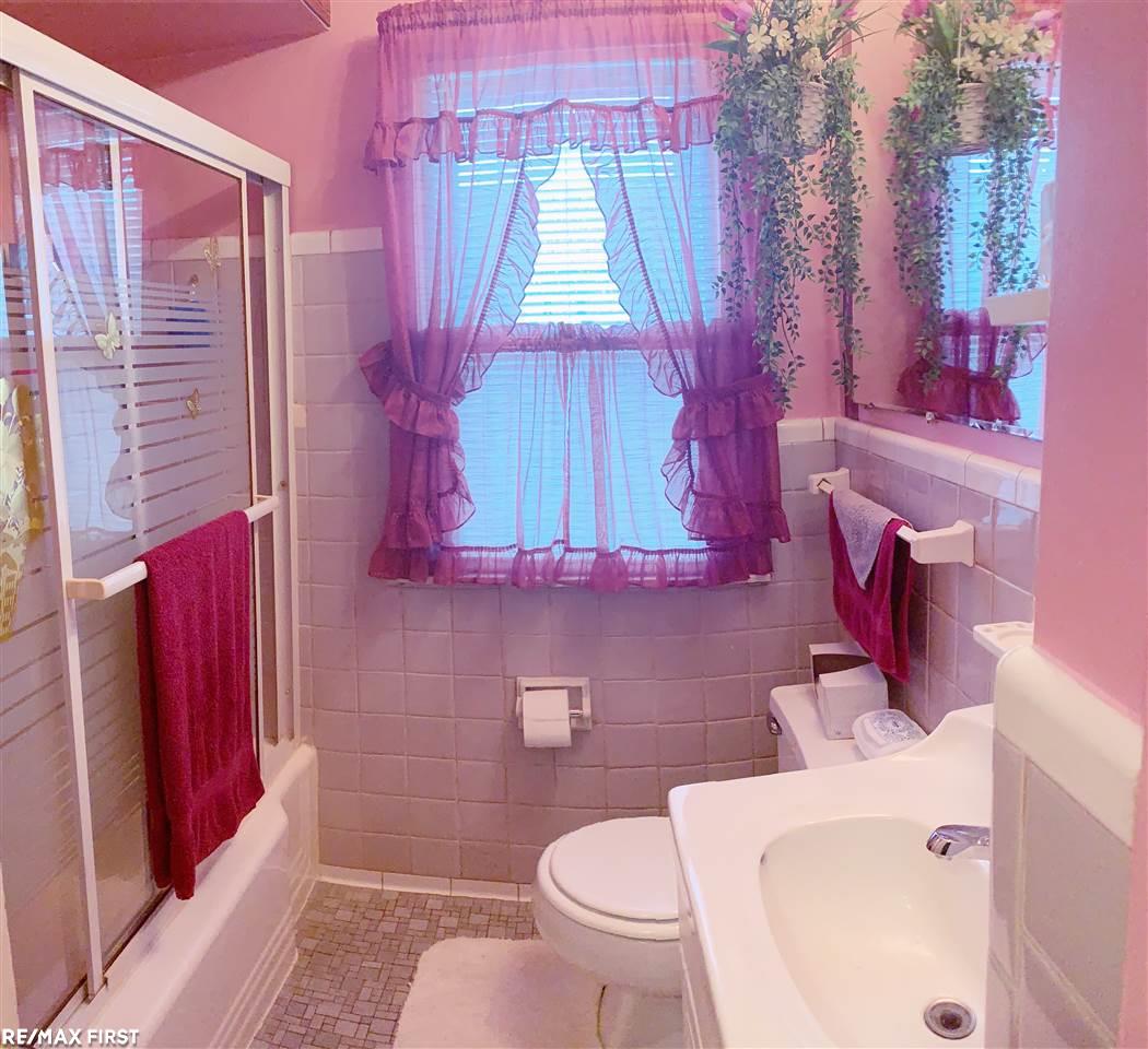 29911 Kelly Road Roseville, MI 48066 - Photo 13 of 17 31386063-12.JPG