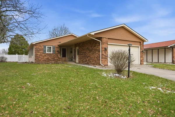 $215,000 | 4544 East Shenandoah Circle, Fort Wayne, IN 46835