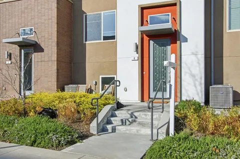 $1,188,000 | 157 Llano De Los Robles Avenue, Unit 4, San Jose, CA 95136