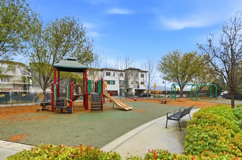 $1,188,000 | 157 Llano De Los Robles Avenue, Unit 4, San Jose, CA 95136