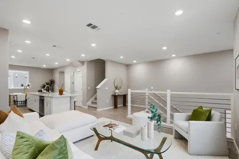 $1,188,000 | 157 Llano De Los Robles Avenue, Unit 4, San Jose, CA 95136