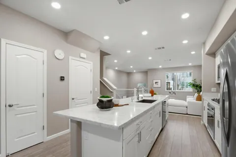 $1,188,000 | 157 Llano De Los Robles Avenue, Unit 4, San Jose, CA 95136