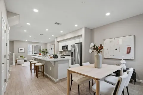 $1,188,000 | 157 Llano De Los Robles Avenue, Unit 4, San Jose, CA 95136