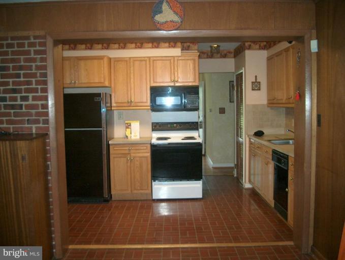 2105 Reedie Drive Silver Spring, MD 20902 - Photo 2 of 7 Kitchen