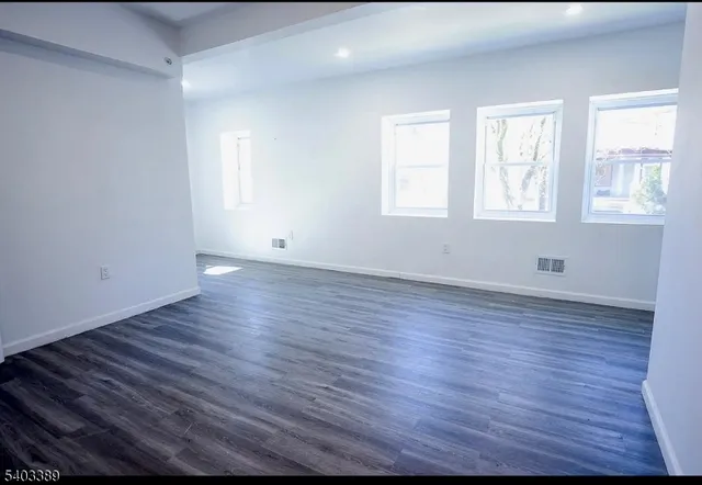 $2,600 | 818 South 12th Street, Unit 1, Newark, NJ 07108