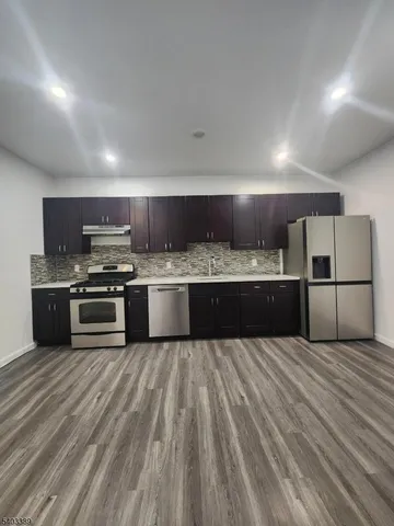 $2,600 | 818 South 12th Street, Unit 1, Newark, NJ 07108