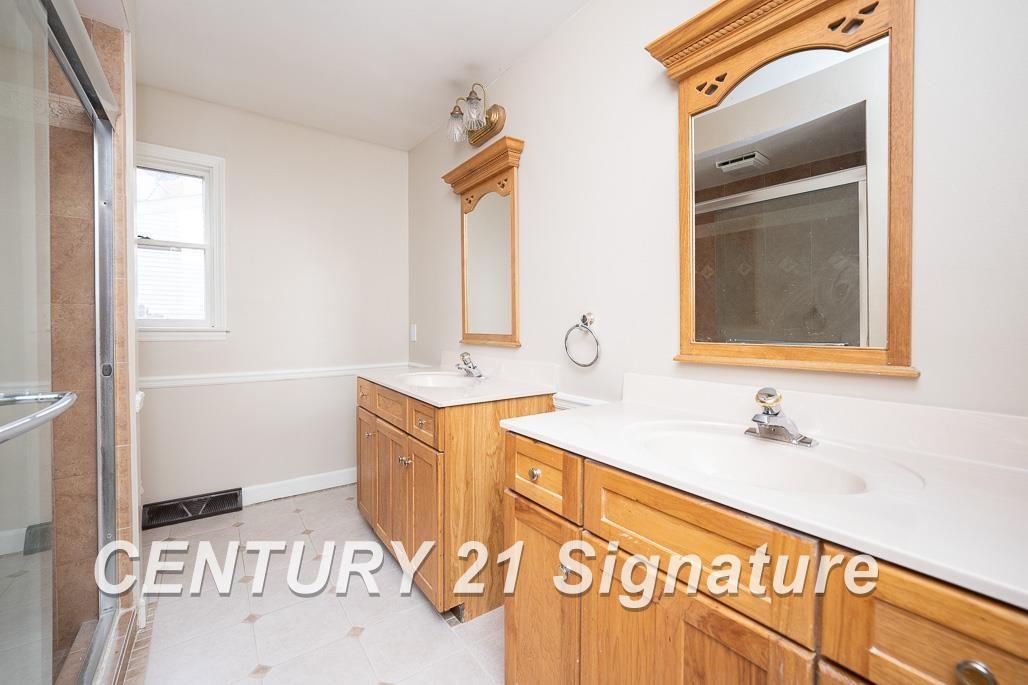 635 Stoneham Road Saginaw, MI 48638 - Photo 11 of 19
