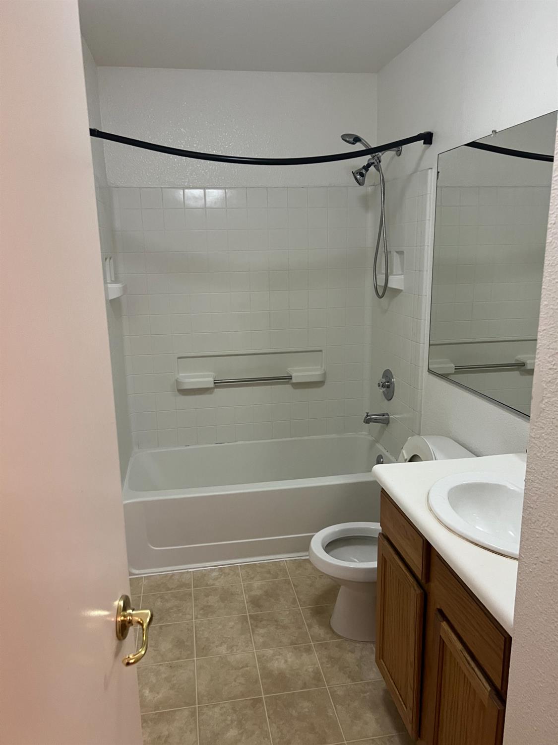 565 Peerless Way, Unit 302 Tracy, CA 95376 - Photo 11 of 17 a bathroom with a sink a toilet and a bathtub