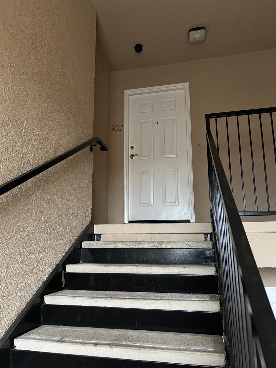 565 Peerless Way, Unit 302 Tracy, CA 95376 - Photo 3 of 17 a view of entryway